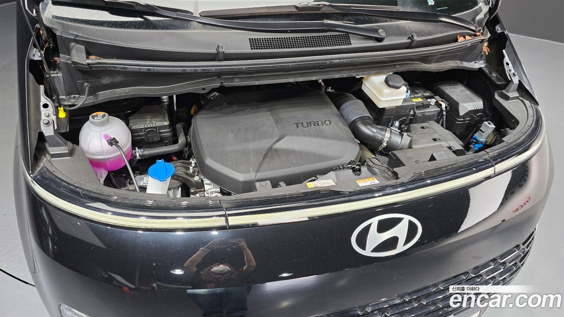 Hyundai Staria 2025
