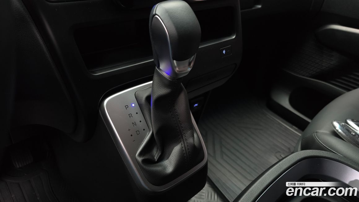 Hyundai Staria 2025