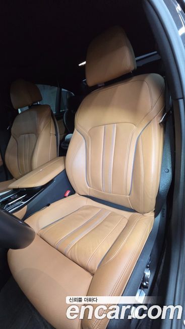 BMW 5-Series 2023
