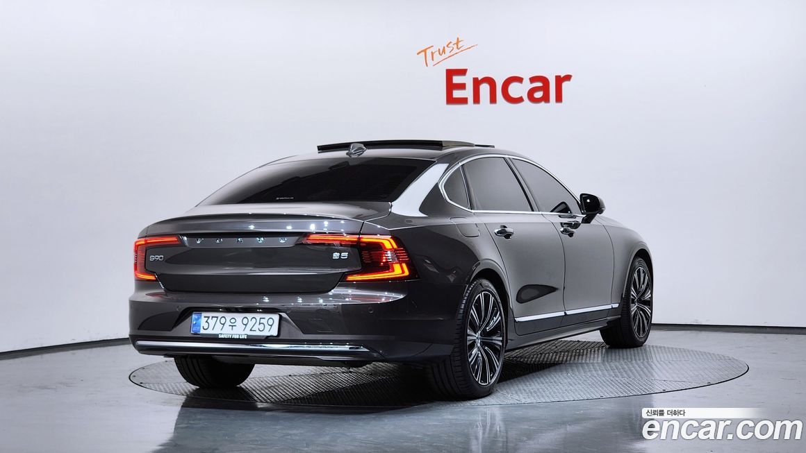 Volvo S90 2023