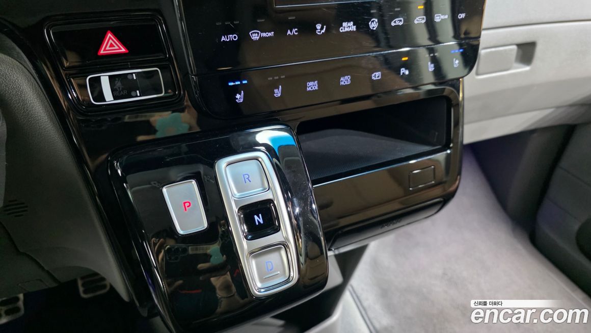 Hyundai Staria 2024