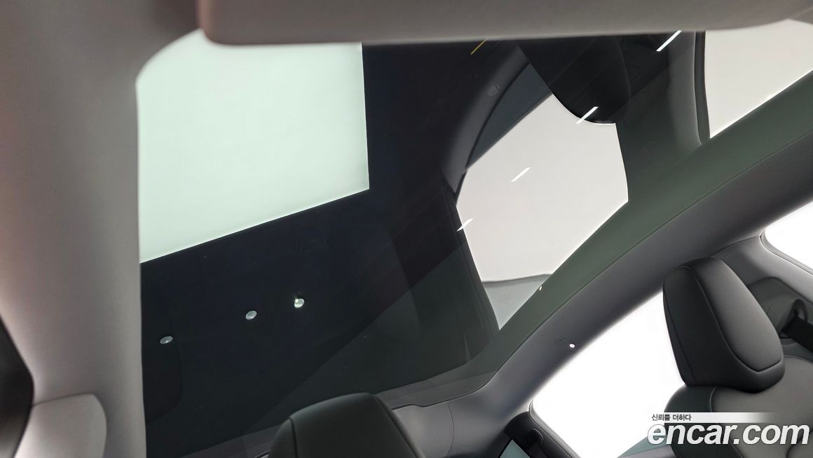 Tesla Model Y 2025