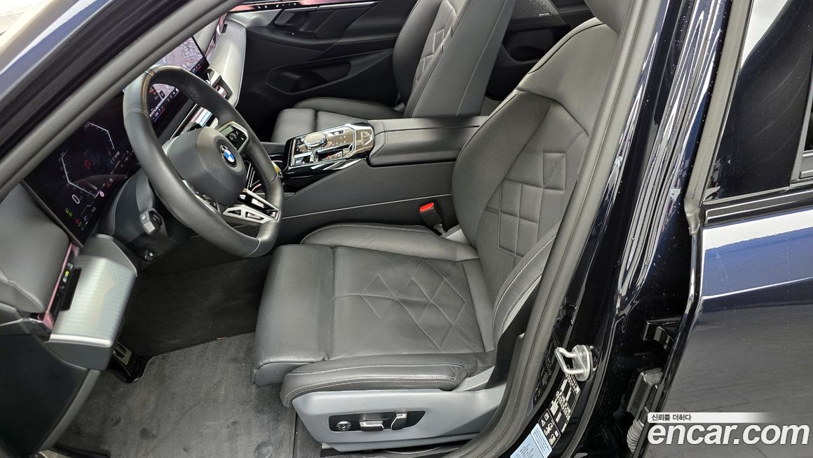 BMW 5-Series 2024