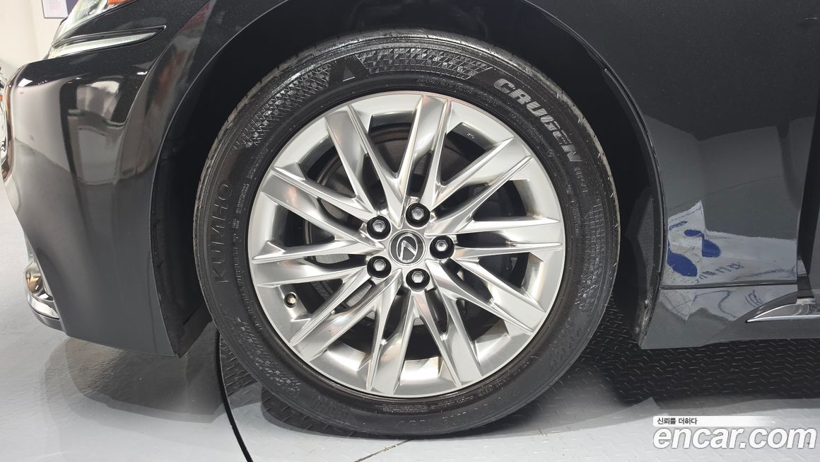Lexus LS 2019