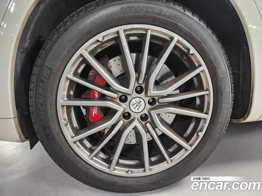 Maserati Levante 2021