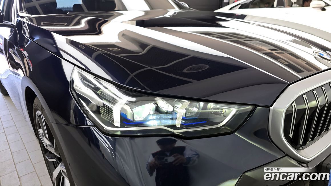 BMW 5-Series 2024