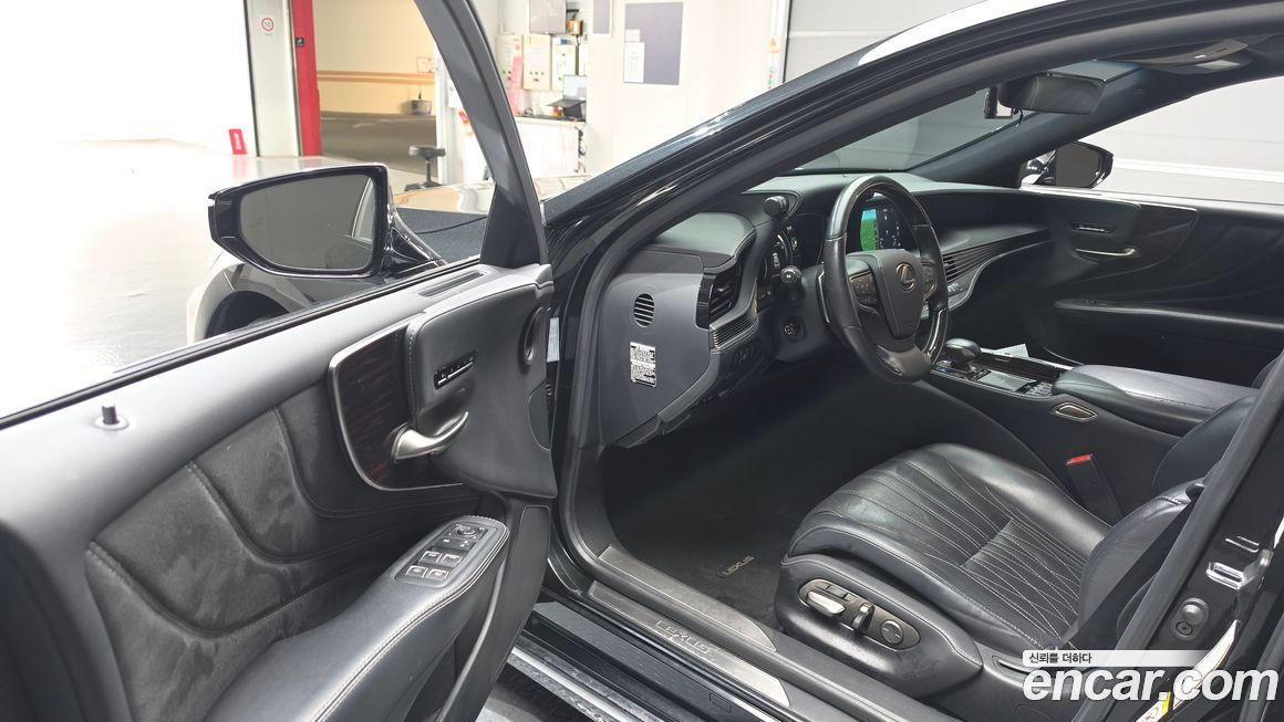 Lexus LS 2019