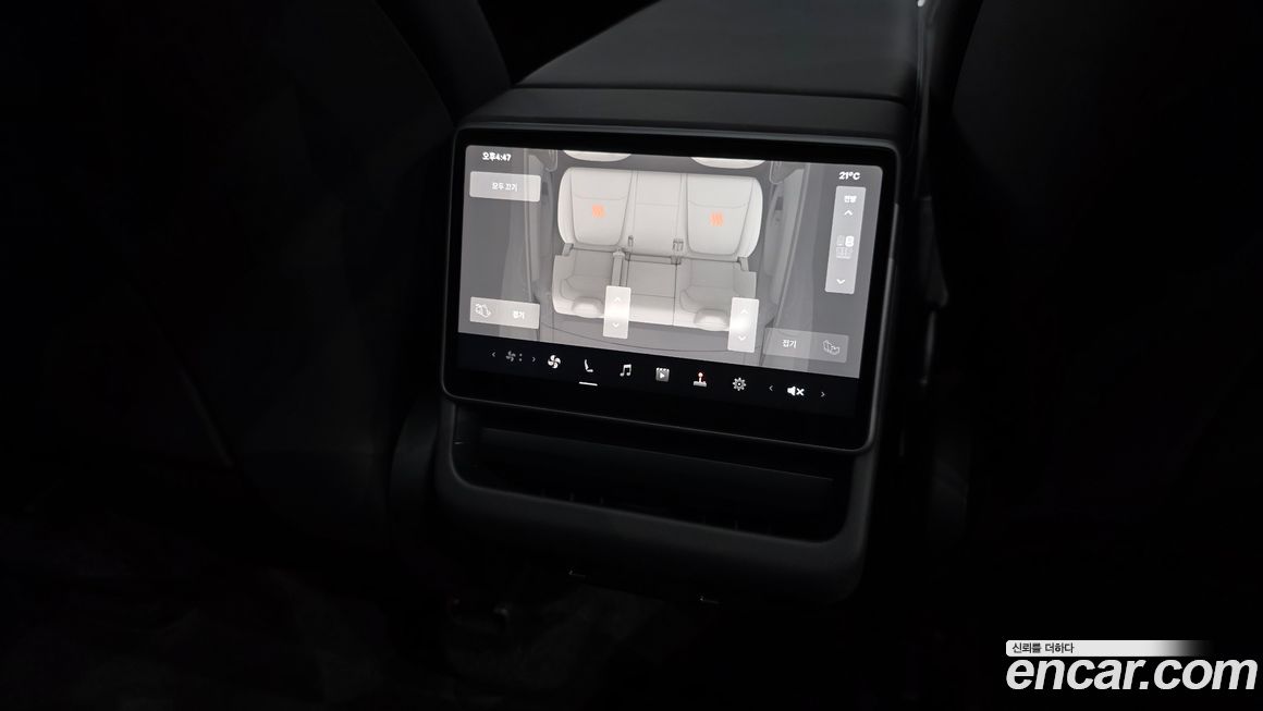 Tesla Model Y 2025