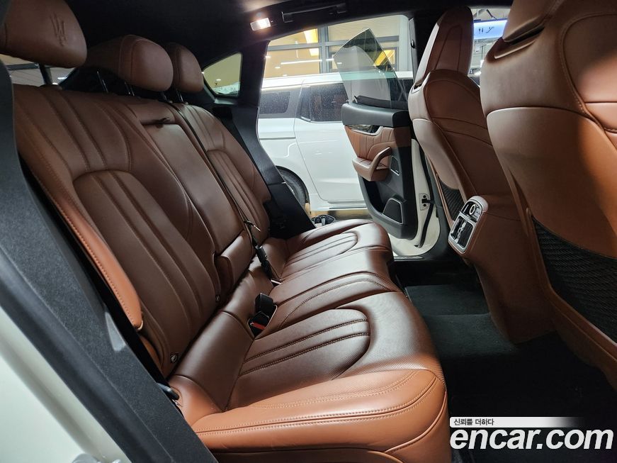 Maserati Levante 2021