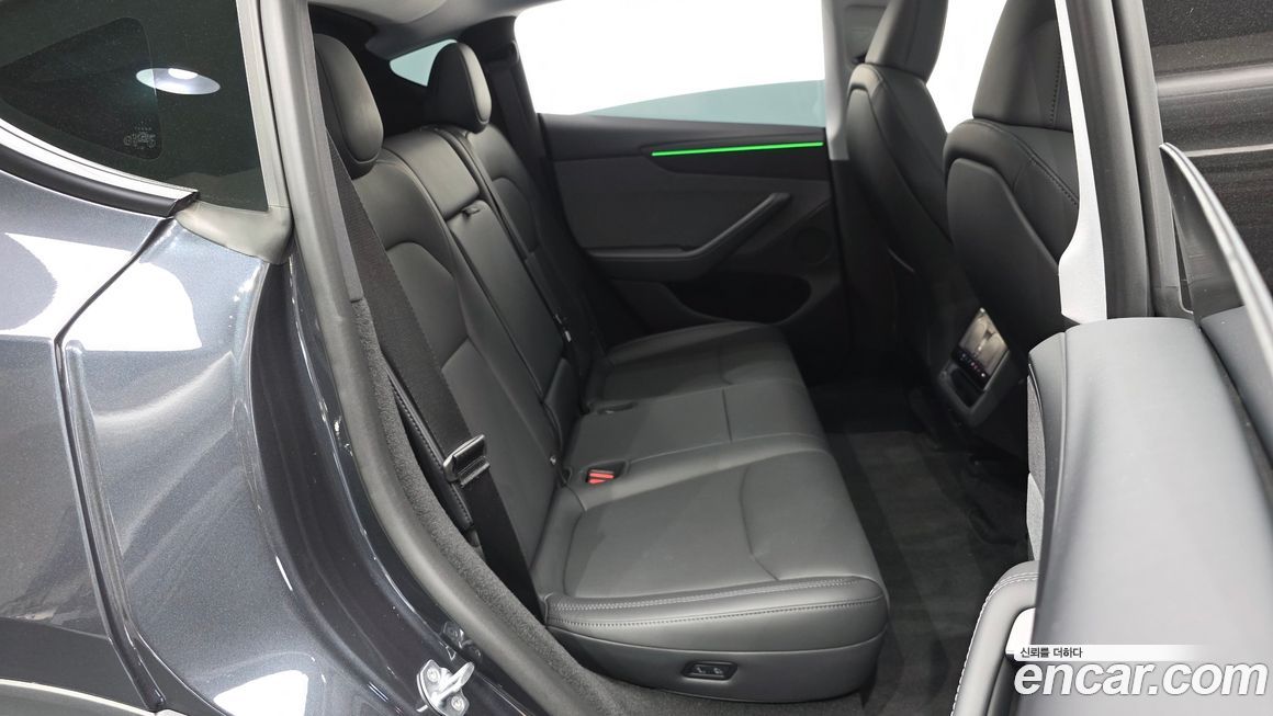 Tesla Model Y 2025