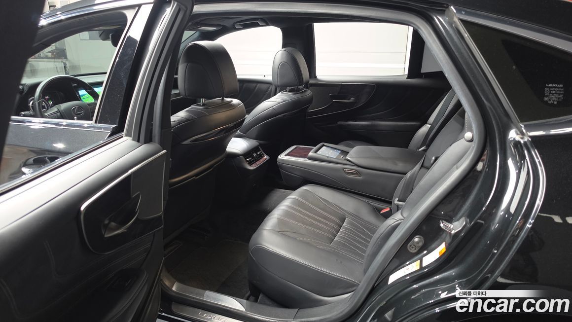 Lexus LS 2019