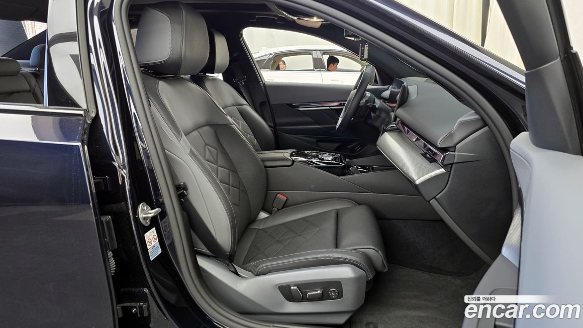 BMW 5-Series 2024