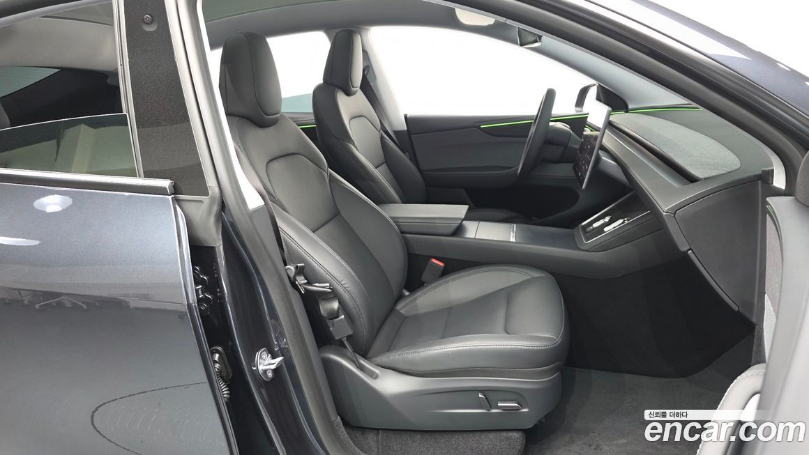 Tesla Model Y 2025