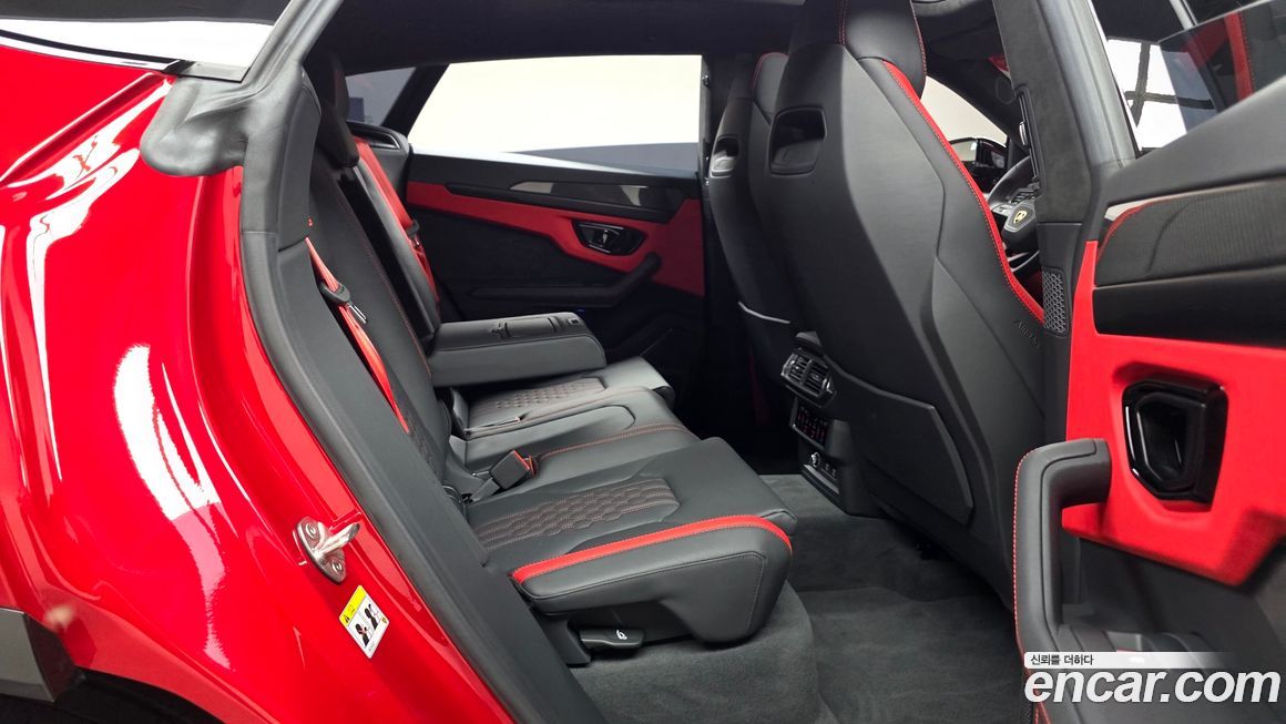 Lamborghini Urus 2024