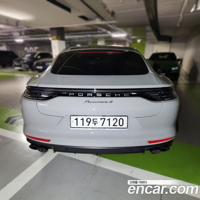 Porsche Panamera 2023