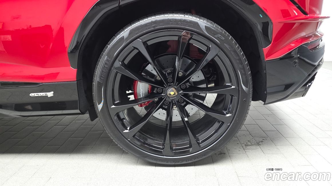 Lamborghini Urus 2024