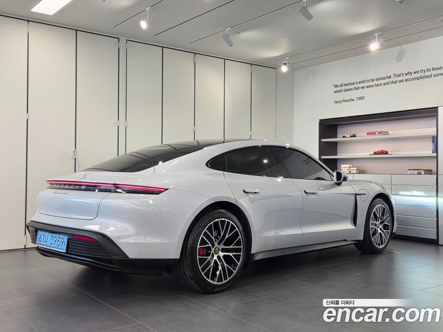 Porsche Taycan 2021