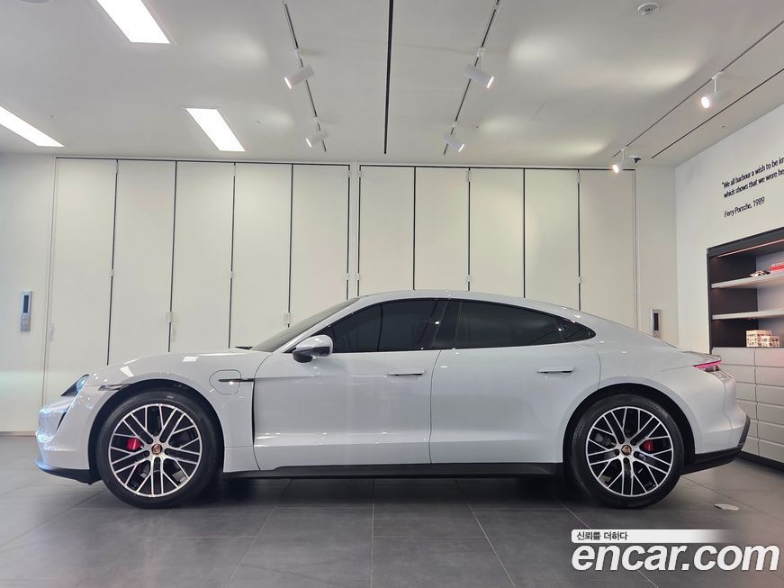 Porsche Taycan 2021