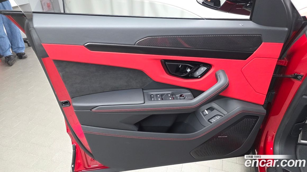 Lamborghini Urus 2024