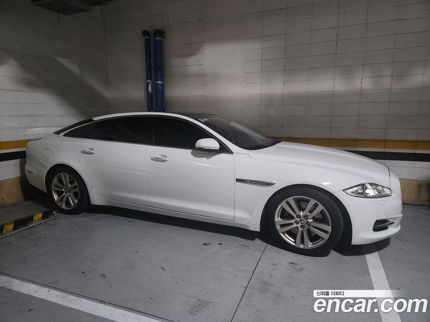 Jaguar XJ 2011