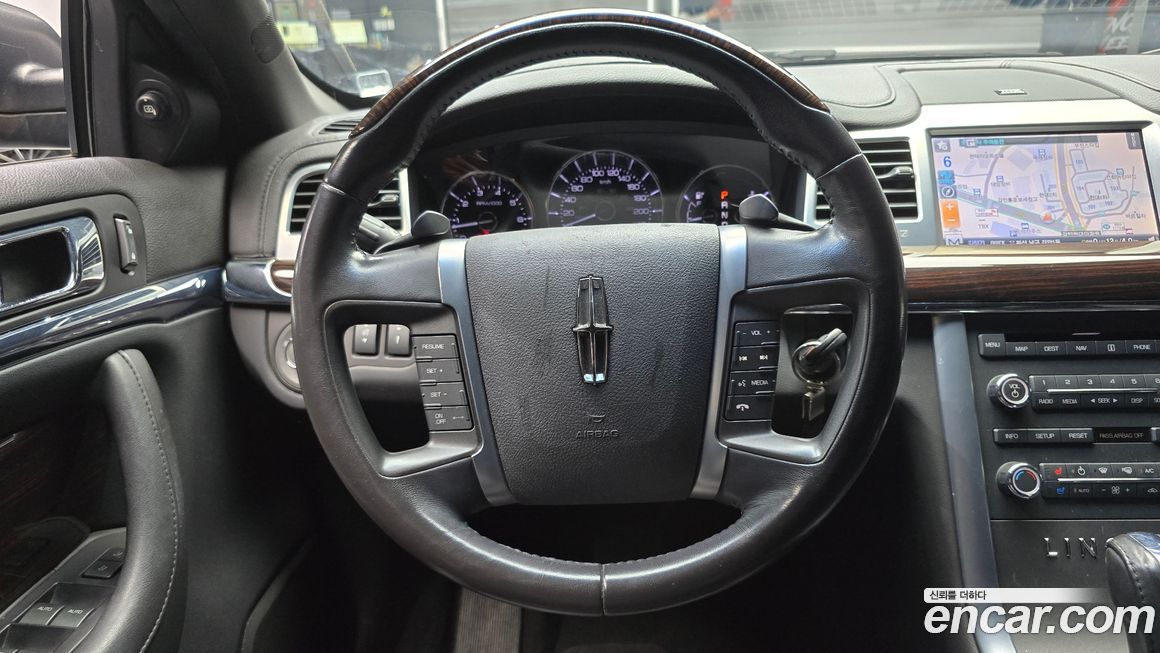 Lincoln MKS 2011