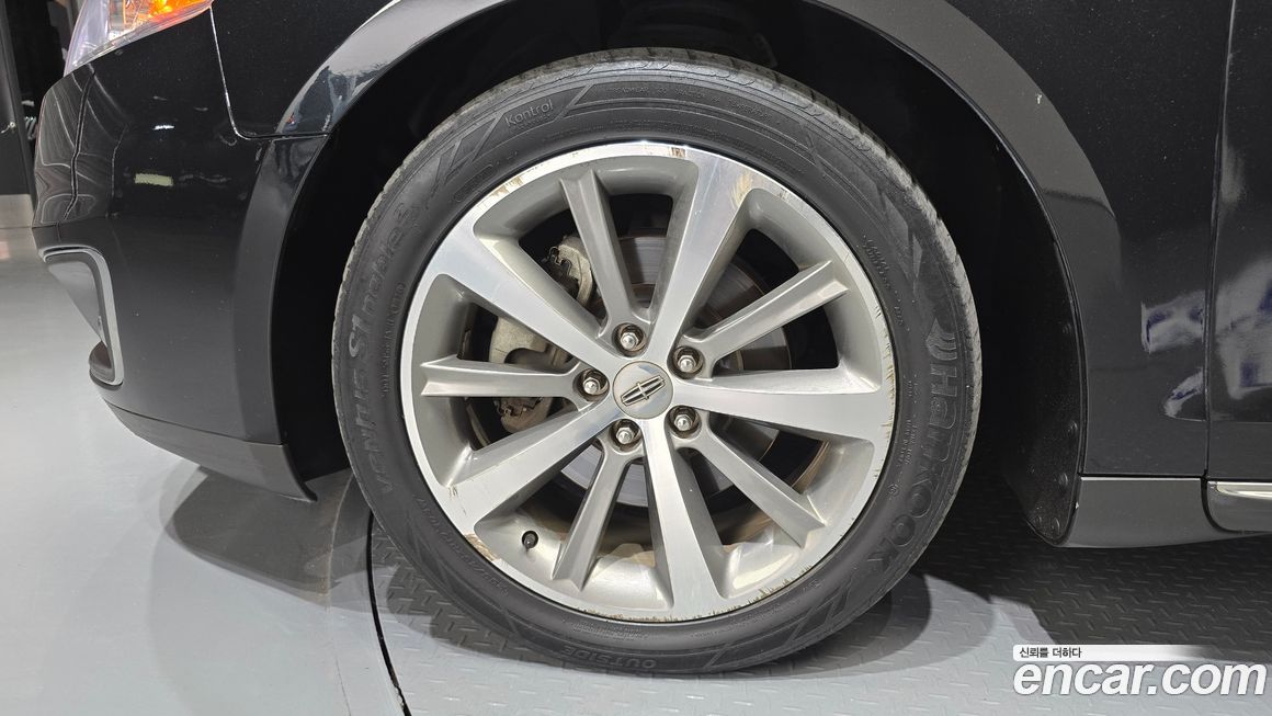 Lincoln MKS 2011
