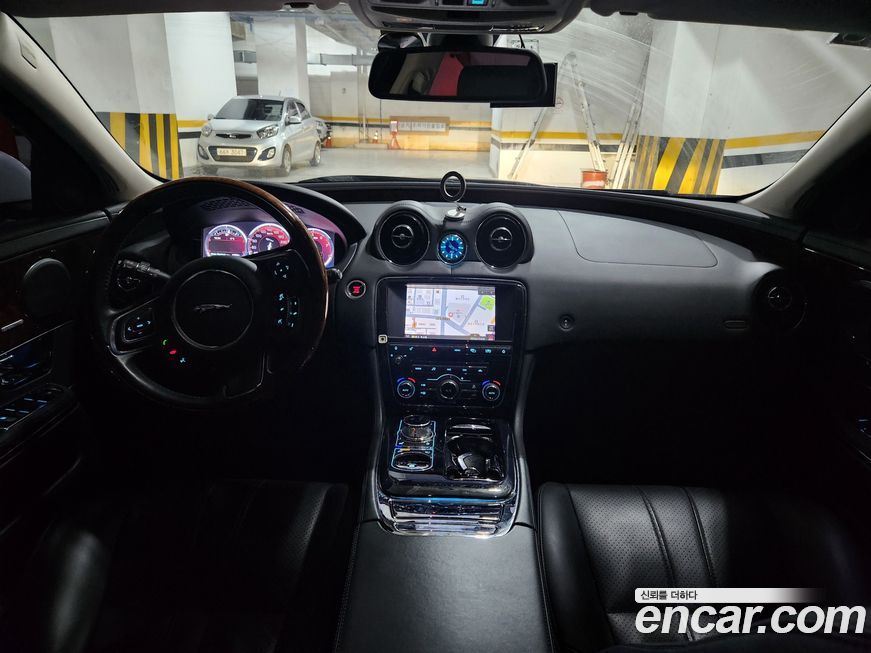 Jaguar XJ 2011