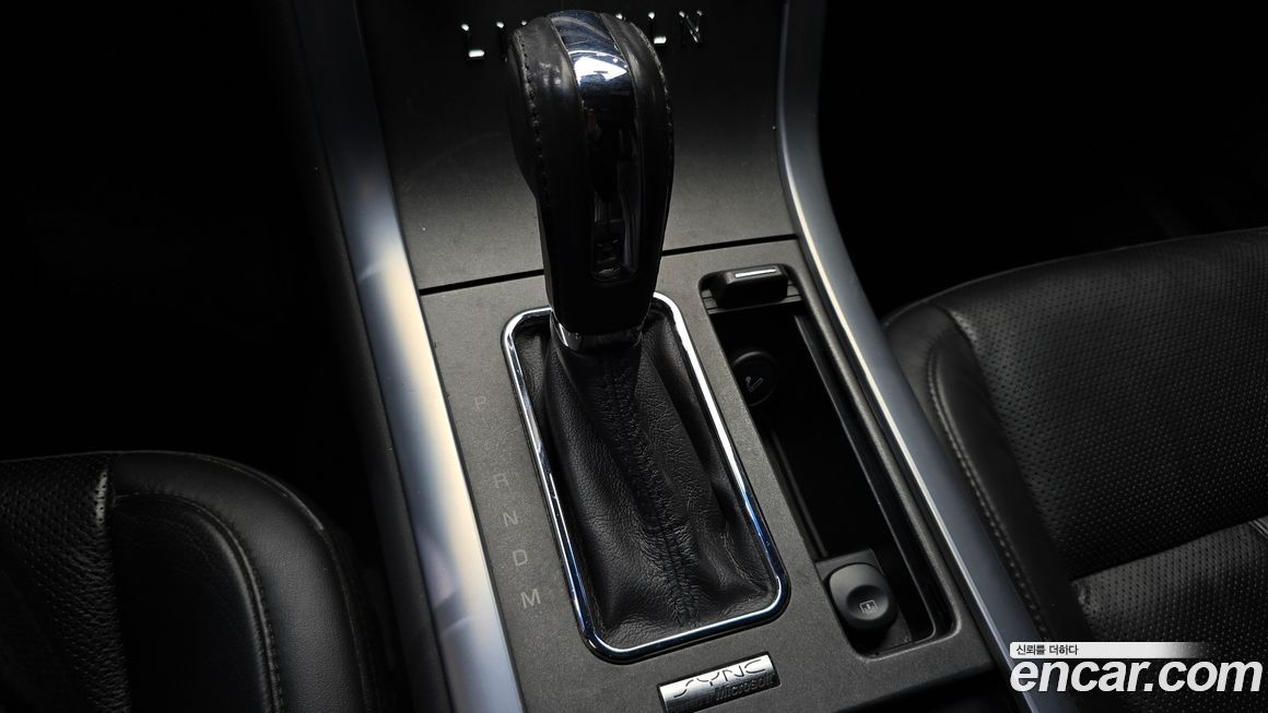 Lincoln MKS 2011