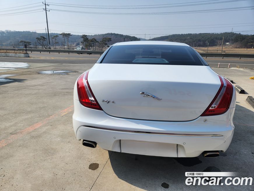 Jaguar XJ 2011