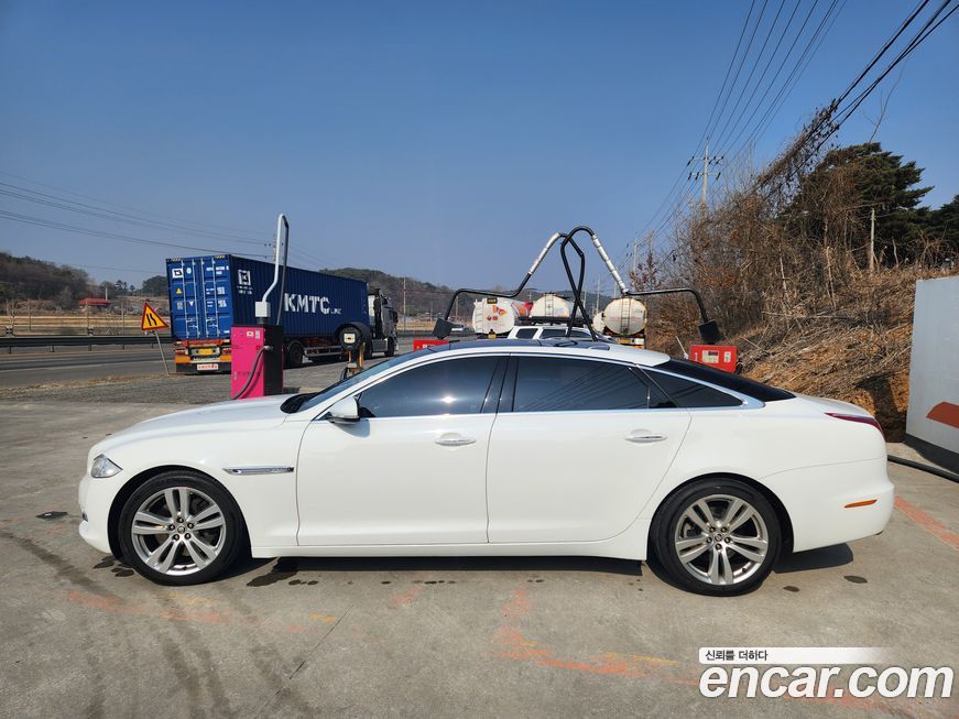 Jaguar XJ 2011