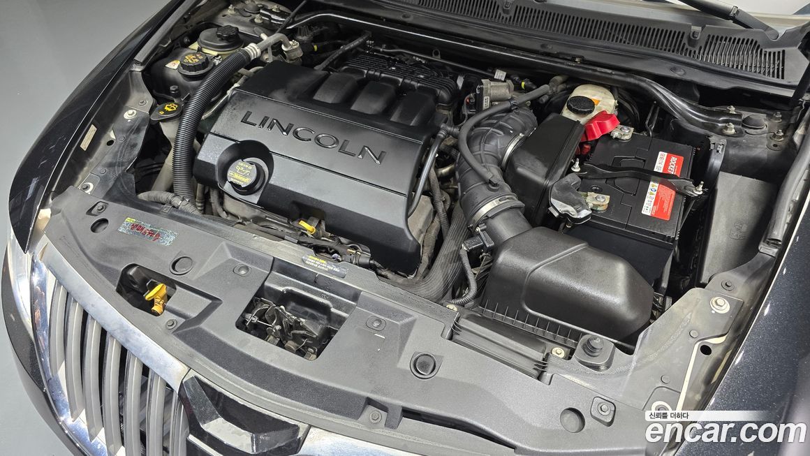 Lincoln MKS 2011
