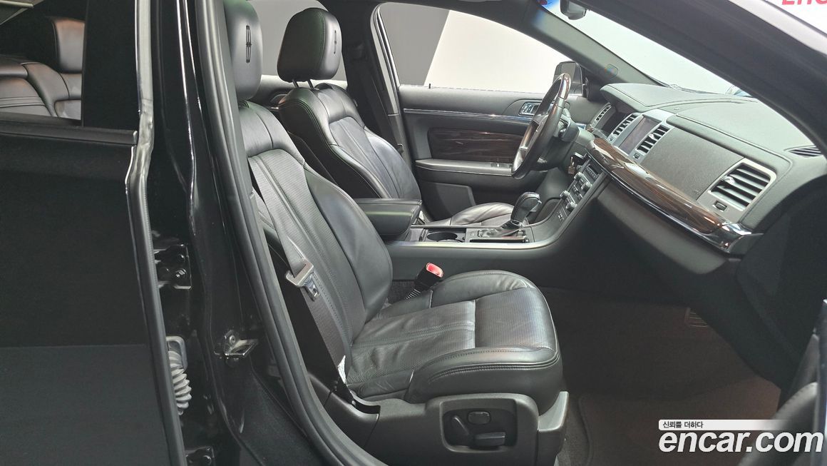 Lincoln MKS 2011
