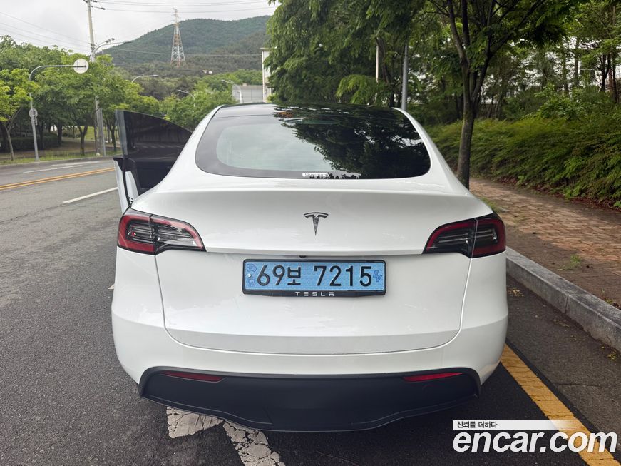 Tesla Model Y 2023
