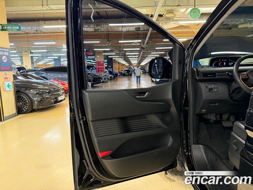 Hyundai Staria 2025