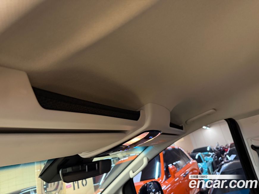 Hyundai Staria 2025