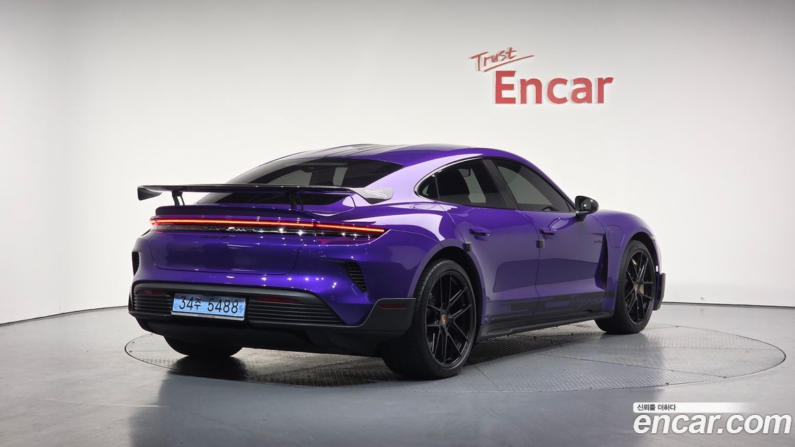 Porsche Taycan 2025