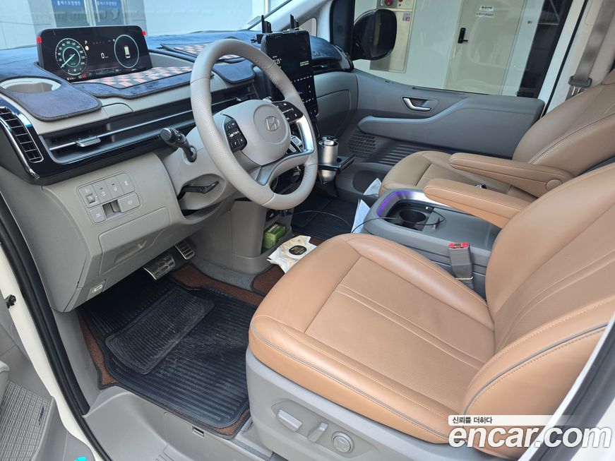 Hyundai Staria 2025