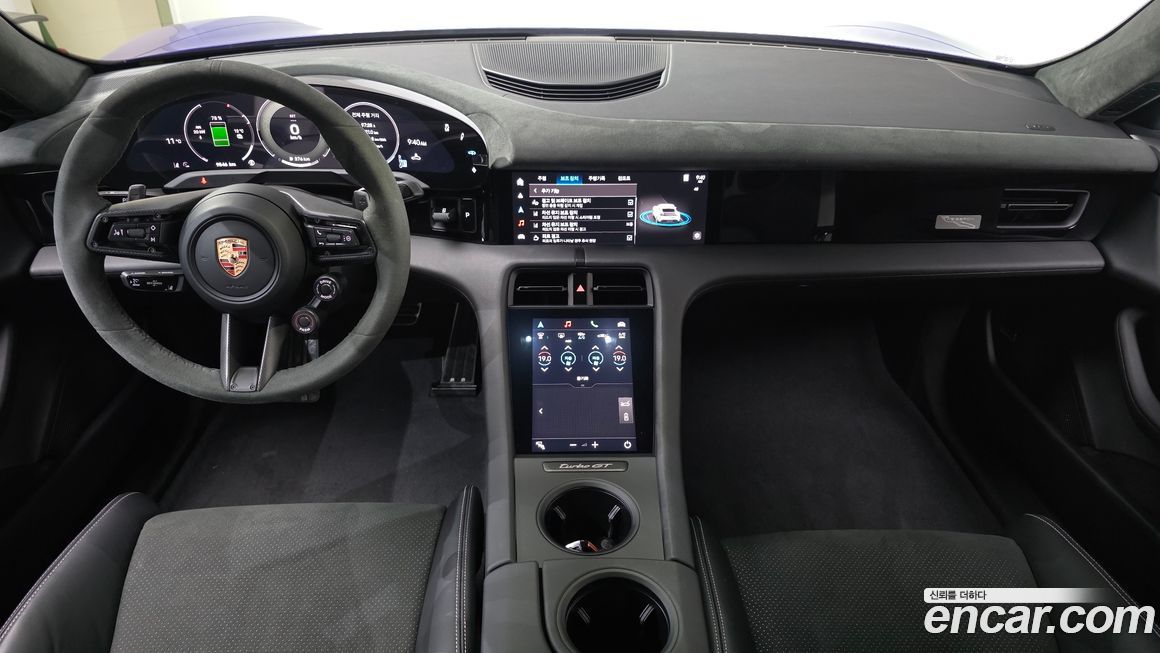 Porsche Taycan 2025