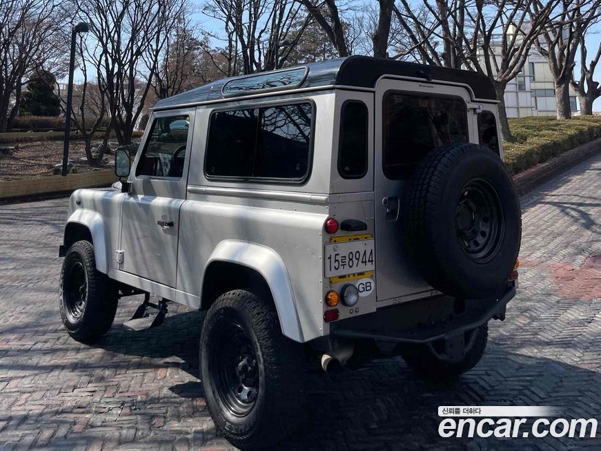 Land Rover Defender 2004