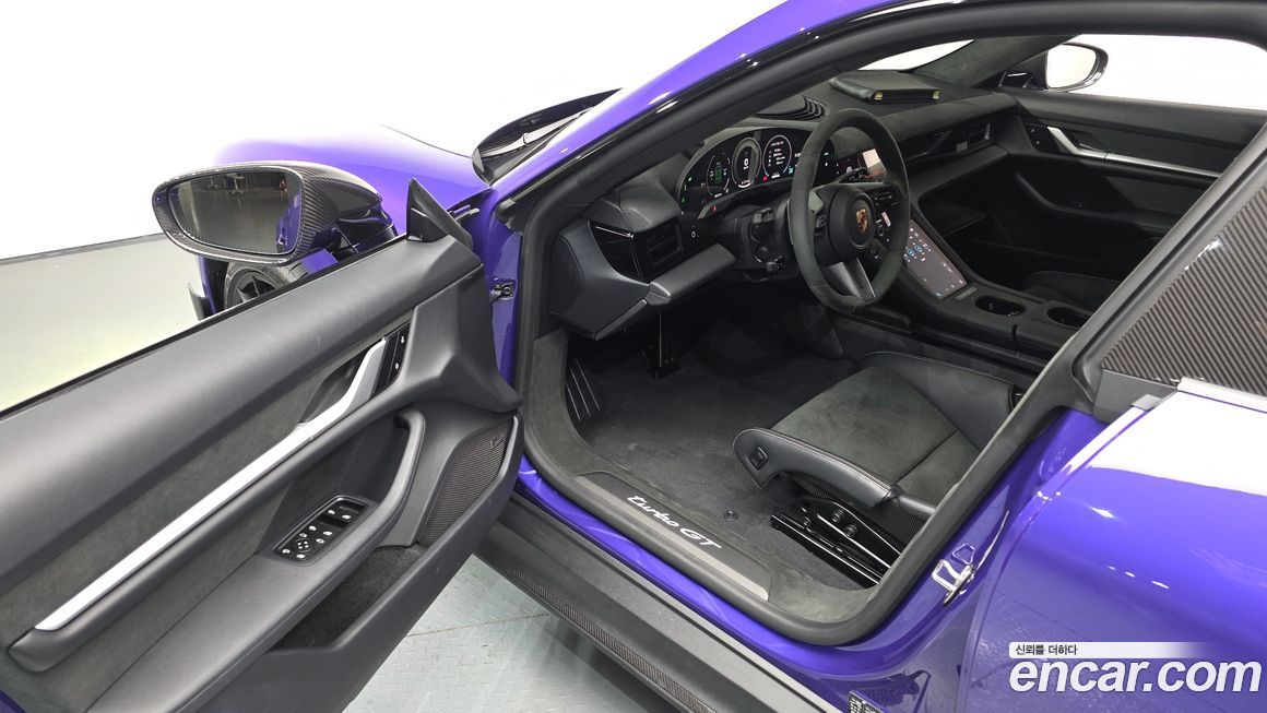 Porsche Taycan 2025