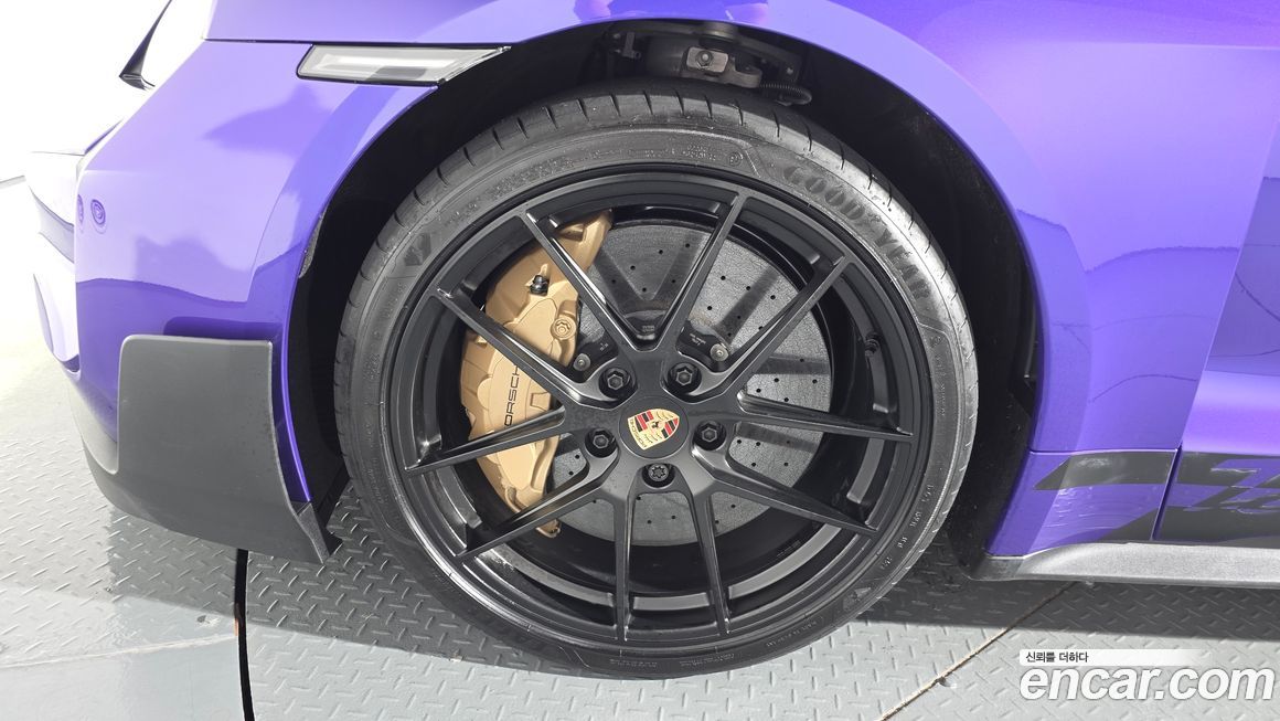 Porsche Taycan 2025