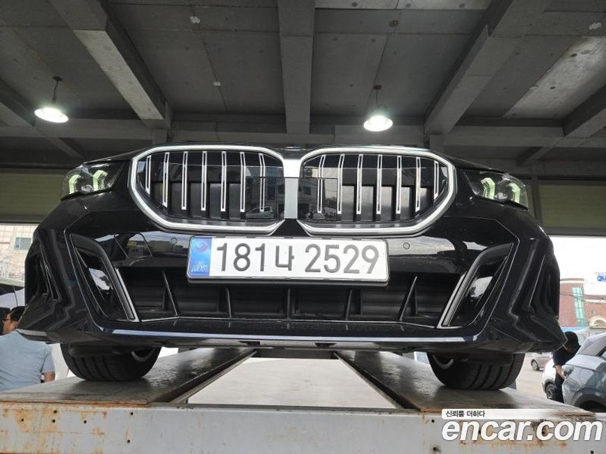 BMW 5-Series 2025