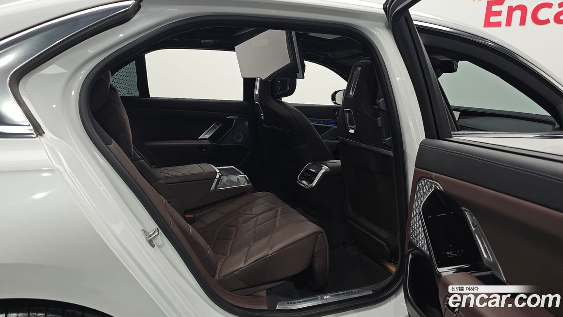 BMW 7-Series 2023