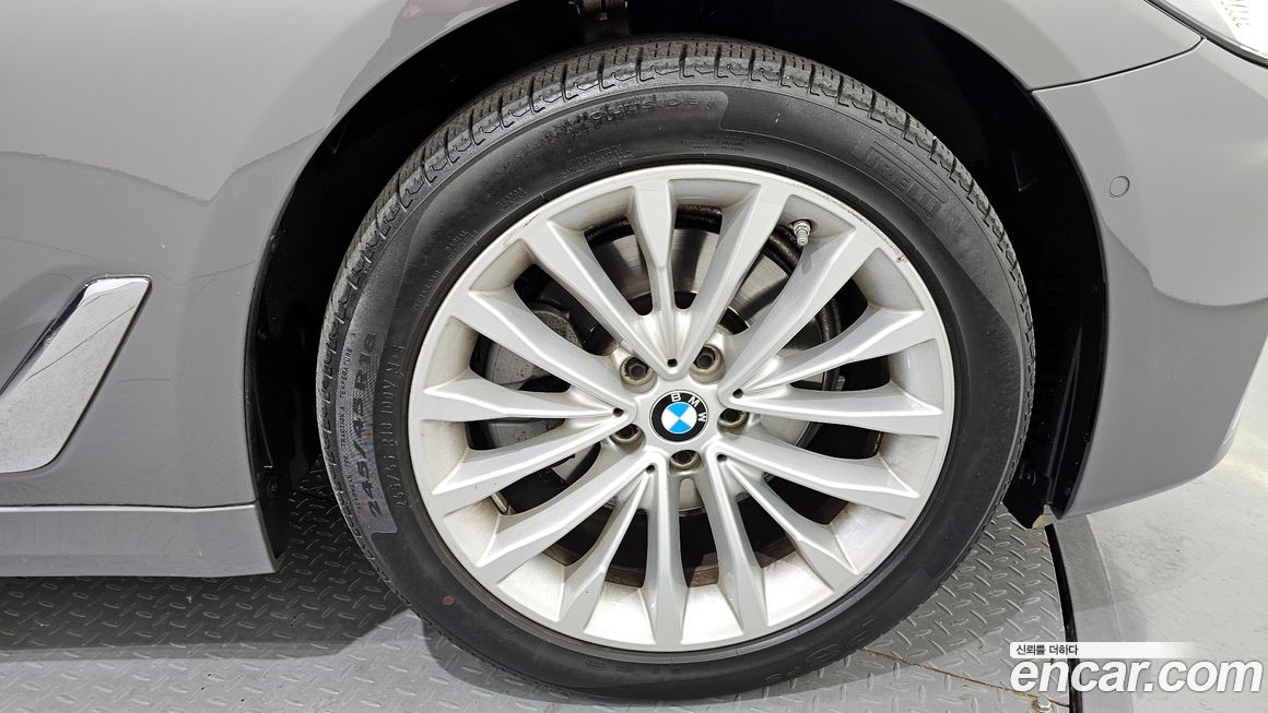 BMW 5-Series 2022