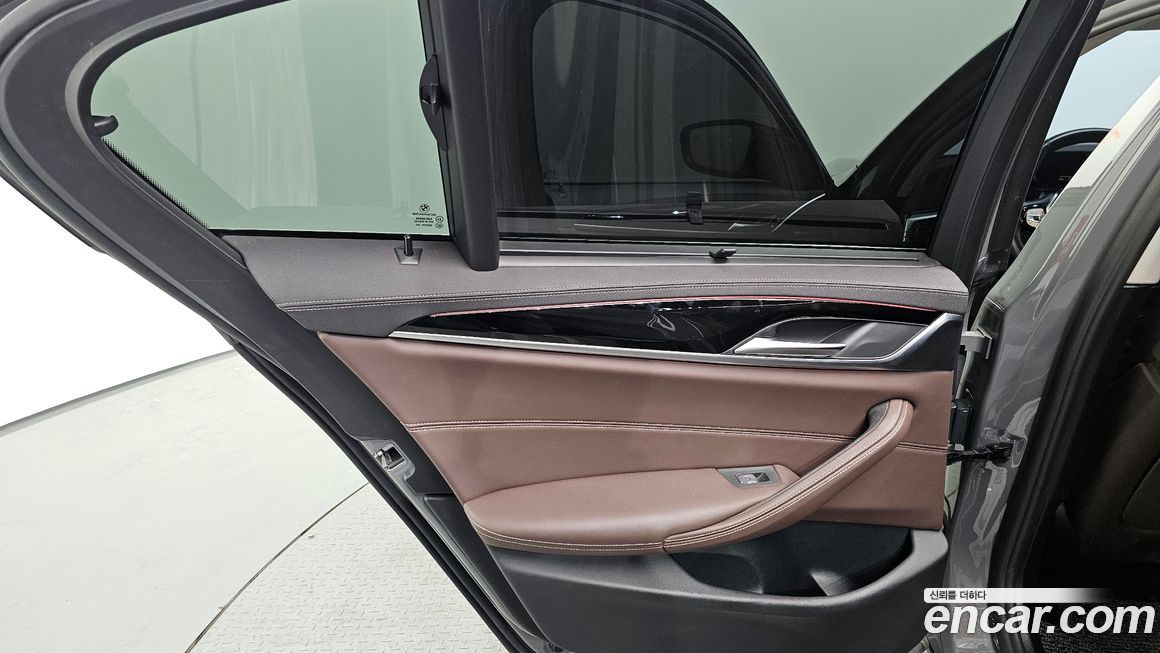 BMW 5-Series 2022