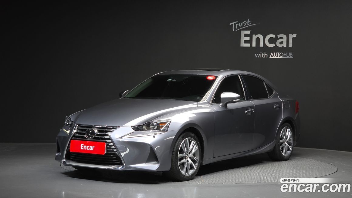 Lexus IS 2019