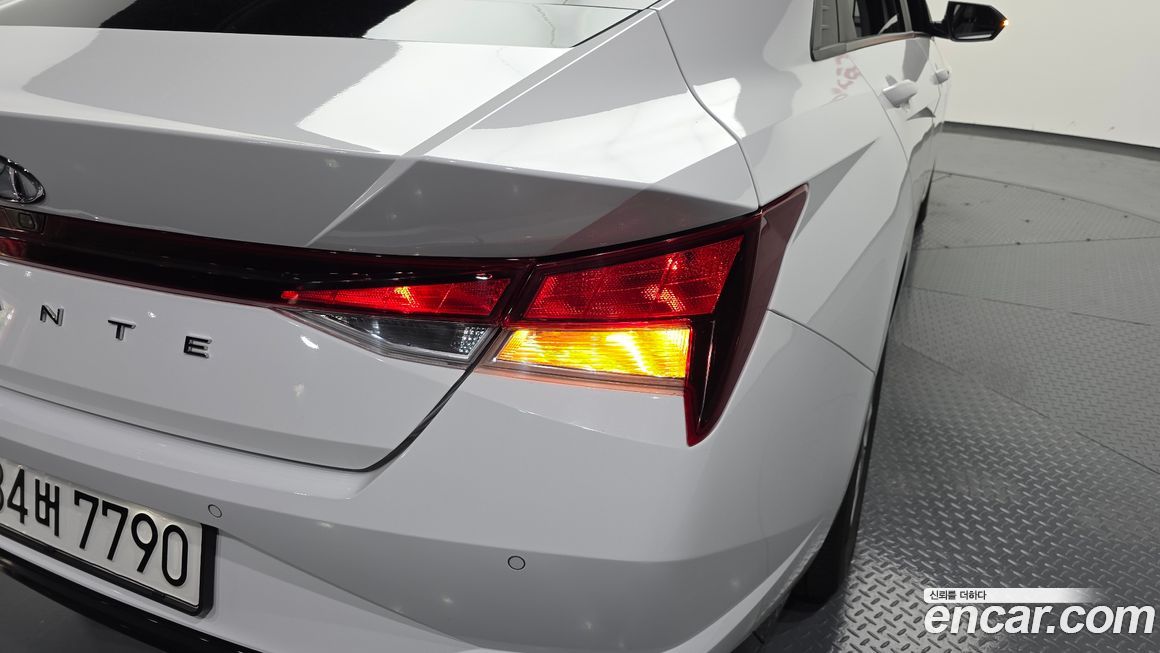 Hyundai AVANTE 2021