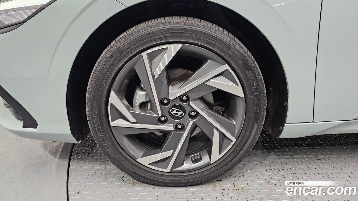 Hyundai AVANTE 2025