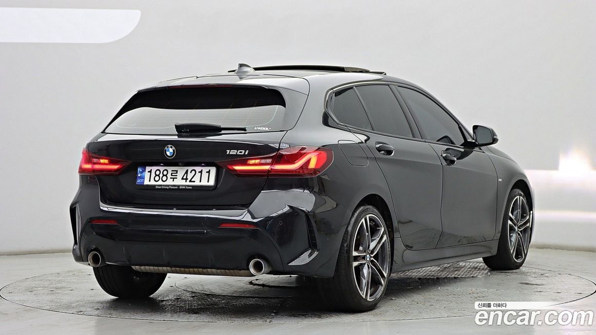 BMW 1-Series 2023