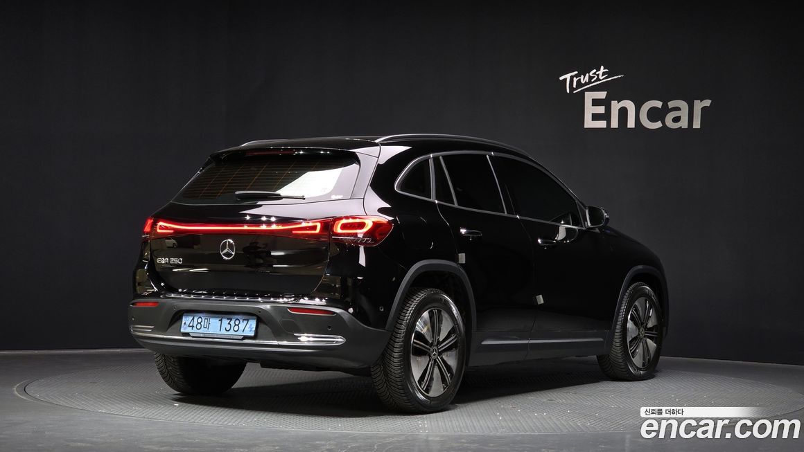 Mercedes-Benz EQA 2021